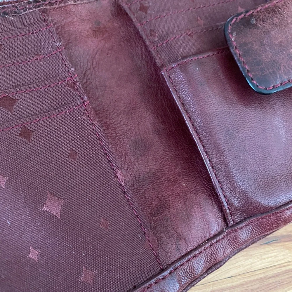 Fossil Deep Burgundy Leather Compact Wallet with Plaque